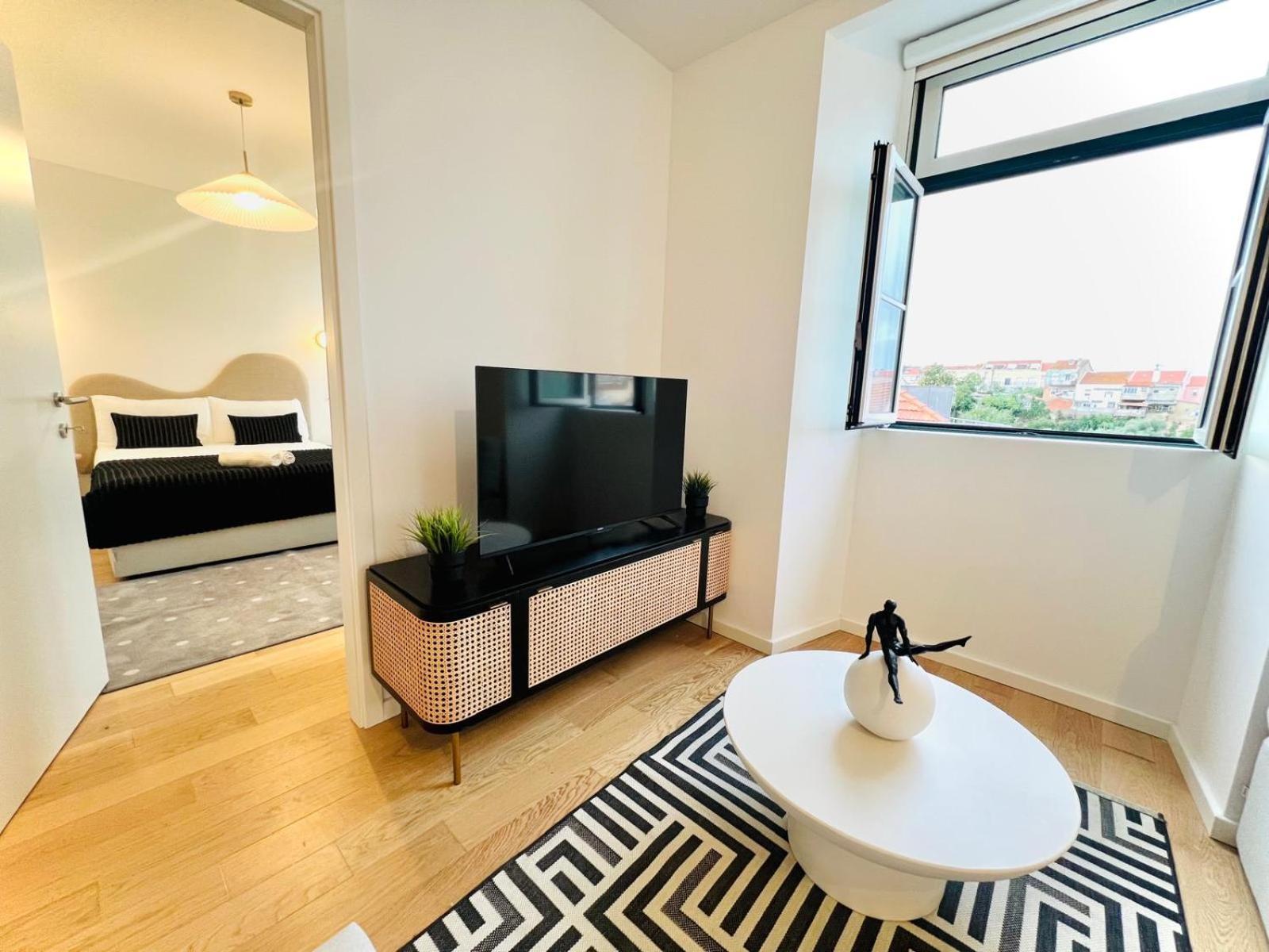 Pink House Beautiful 2 Bedroom Flat In Center Lissabon