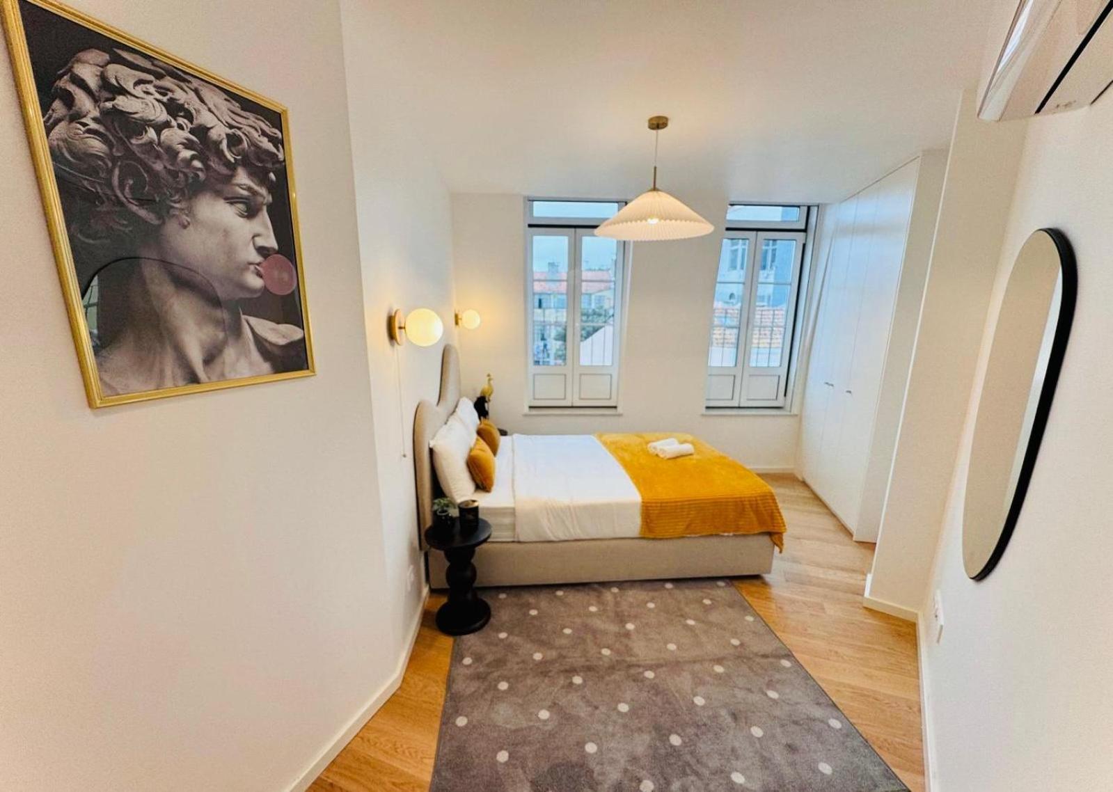 Apartment Pink House Beautiful 2 Bedroom Flat In Center Lissabon